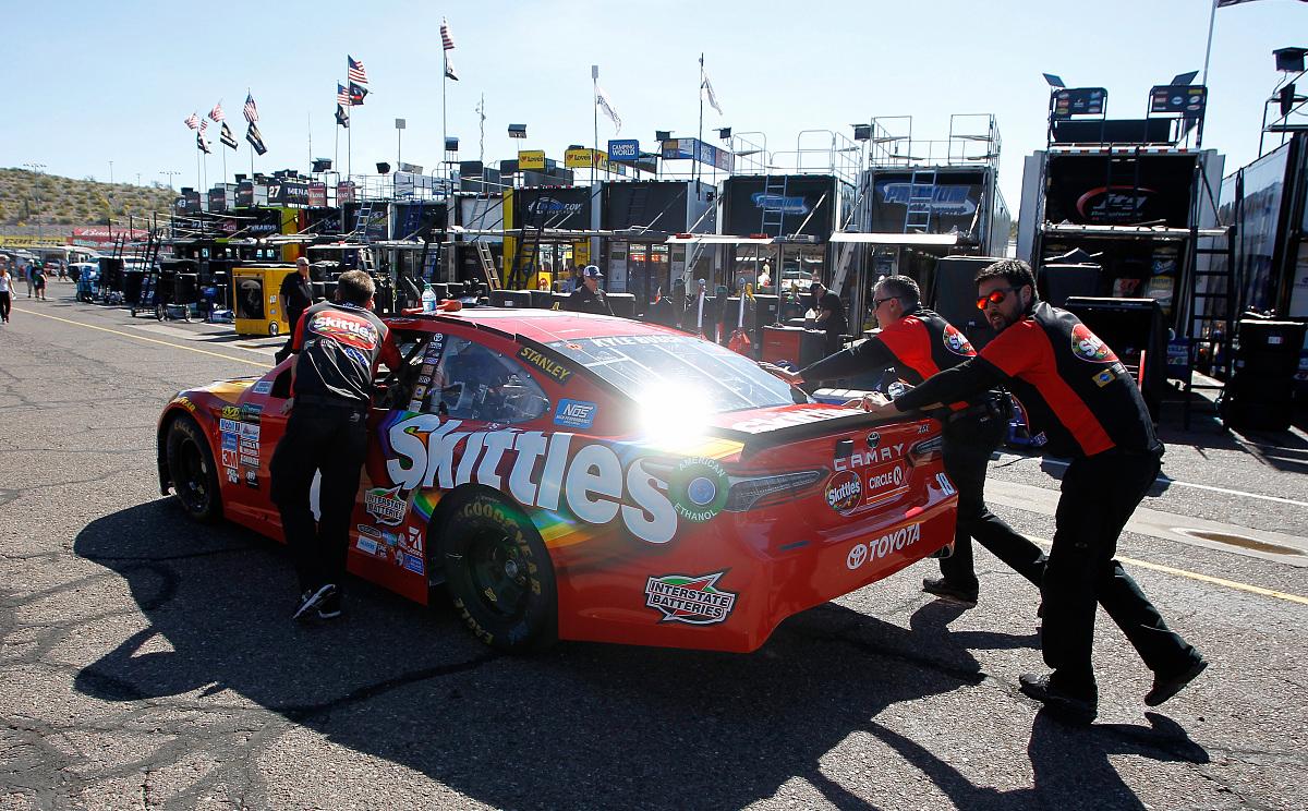 红牛车队碾压法拉利，皮亚斯特里带队取胜