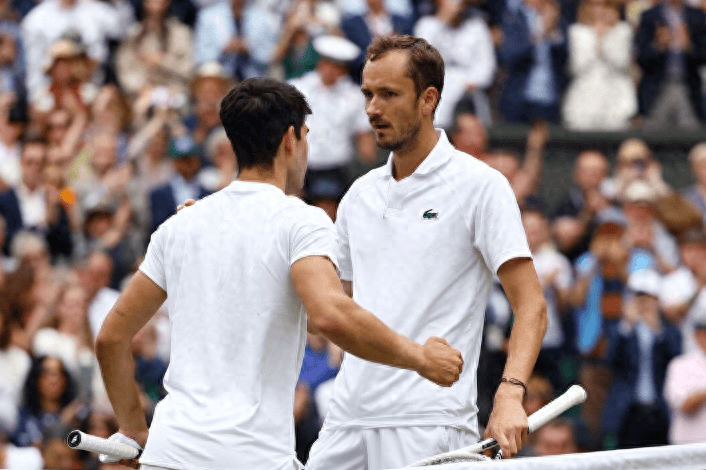 温网险胜美网,梅德韦杰夫统治全场 温网险胜美网,梅德韦杰夫统治全场