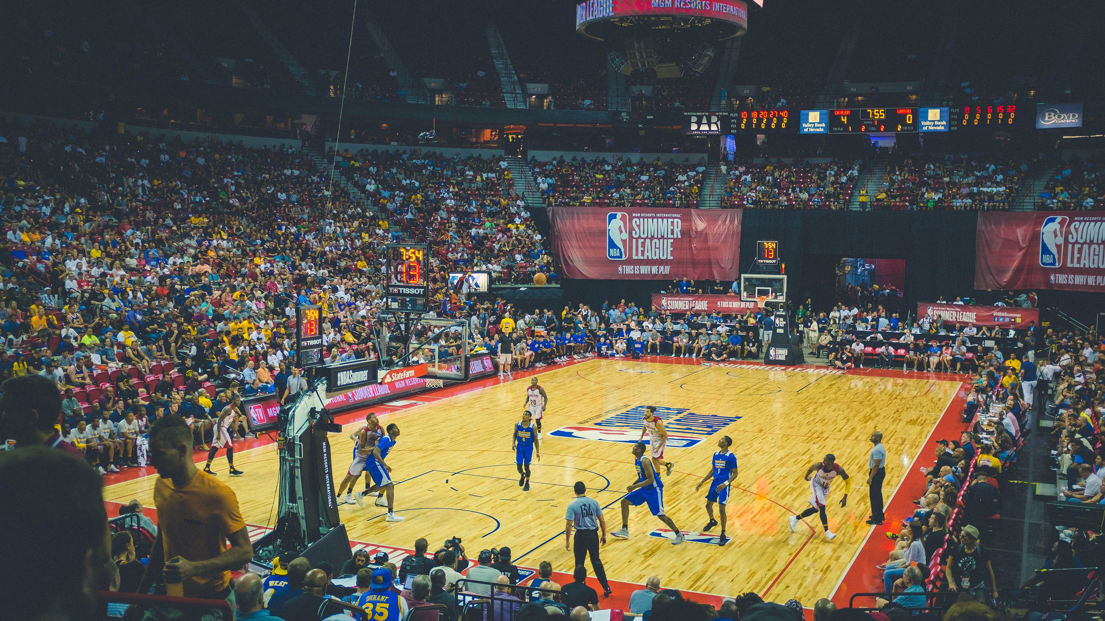 西决生死战之夜，阿拉巴连续得分拉开差距，铸就传奇时刻